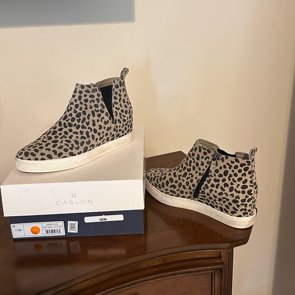 Caslon Aidy water resistant wedge sneaker with box. - Picture 4 of 6